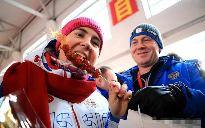 过中国美食后回国面对白人饭简直生不如死九游会登录j9入口首批免签来华老外尝