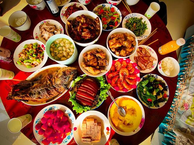 过中国美食后回国面对白人饭简直生不如死九游会登录j9入口首批免签来华老外尝(图3)