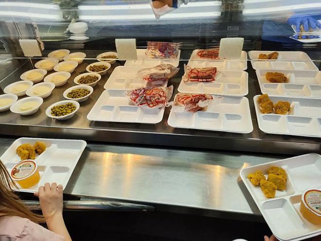 过中国美食后回国面对白人饭简直生不如死九游会登录j9入口首批免签来华老外尝(图14)