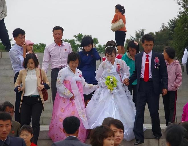 准备好丰厚嫁妆但一直找不到满意的男子j9国际站登录朝鲜街头的剩女多家里(图5)